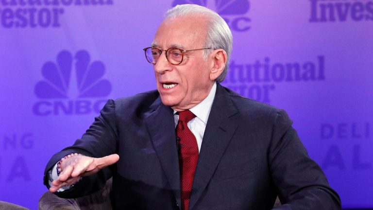 Bob Iger riposte à Nelson Peltz et aux investisseurs activistes et déclare qu'ils ne comprennent pas « l'essence » de Disney
