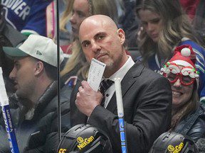 Canucks : Rick Tocchet peut jouer aux dames ou aux échecs avec l’ajout polyvalent d’Elias Lindholm