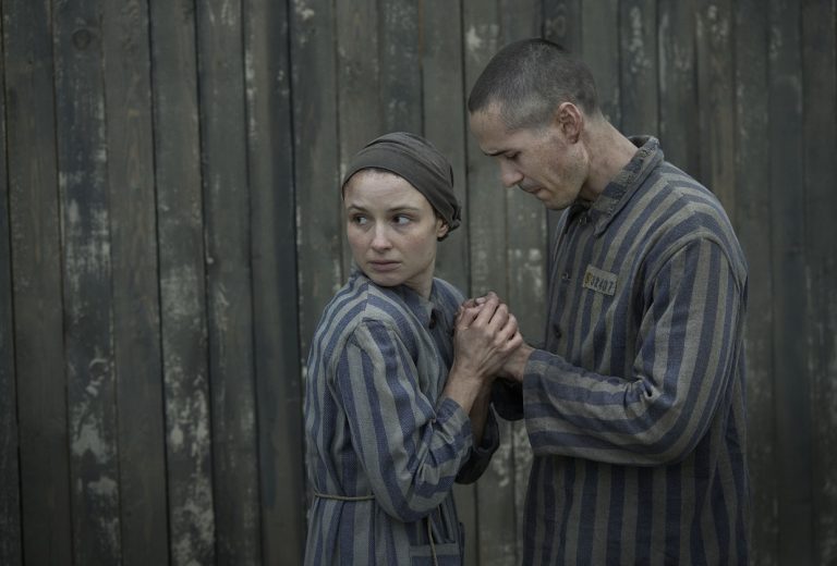 Date de sortie de « Le tatoueur d’Auschwitz », bande-annonce de la série Peacock – TVLine