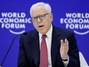 Co-fondateur et co-président de la société de capital-investissement The Carlyle Group, David Rubenstein