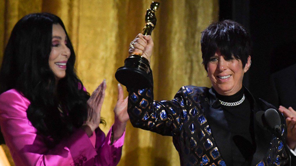 Diane Warren interprète un medley de ses 15 chansons nominées aux Oscars, y compris « The Fire Inside » de « Flamin' Hot » de cette année (vidéo exclusive)
