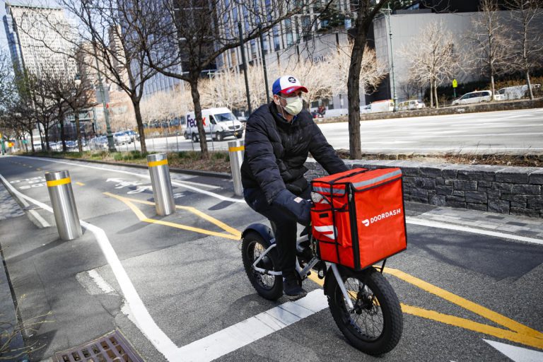 DoorDash augmente les frais de livraison à New York suite aux nouvelles règles sur le salaire minimum