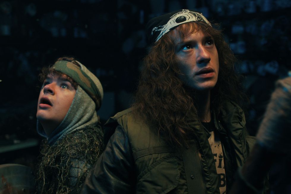 Gaten Matarazzo dans le rôle de Dustin Henderson et Joseph Quinn dans le rôle d'Eddie Munson, Stranger Things saison 4