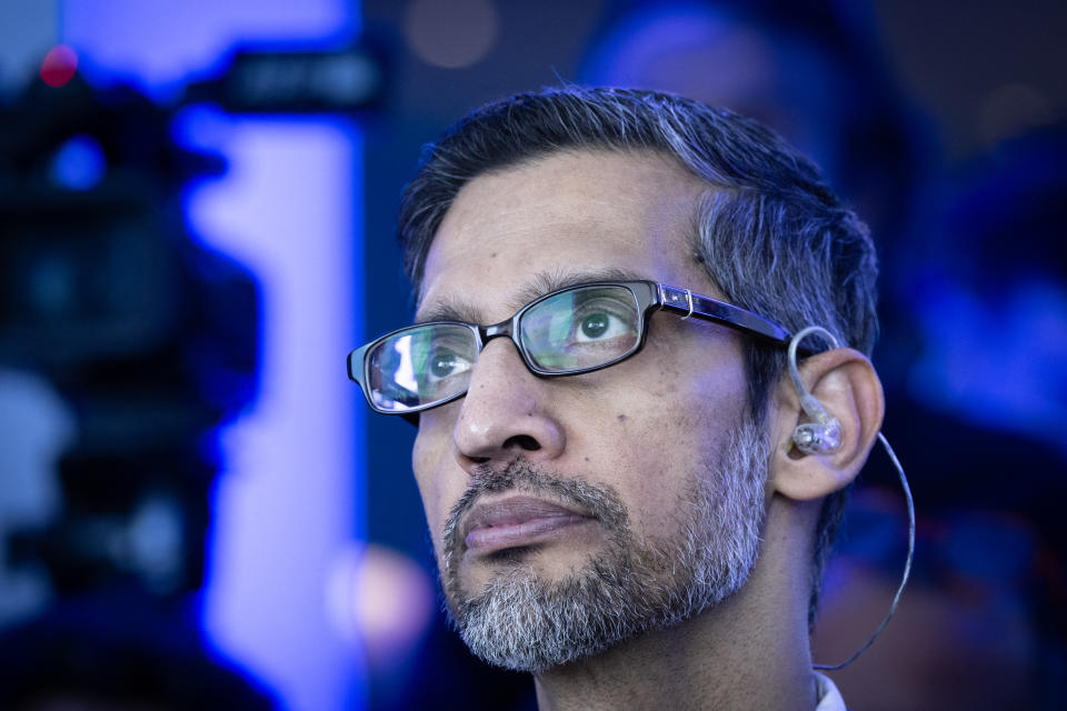 Alphabet Inc. et le PDG de Google, Sundar Pichai, assistent à l'inauguration d'un hub d'intelligence artificielle (IA) de Google à Paris le 15 février 2024. (Photo d'ALAIN JOCARD / AFP) (Photo d'ALAIN JOCARD/AFP via Getty Images)