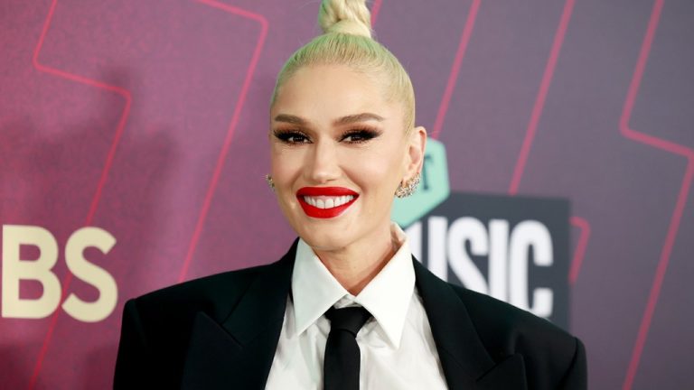 Gwen Stefani dit qu'elle devra réapprendre d'anciennes chansons de No Doubt pour Coachella : "Je ne m'en souviens pas"
