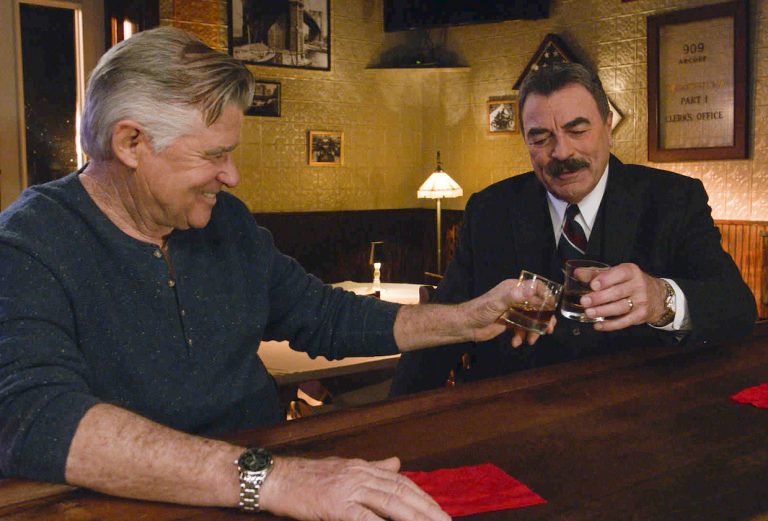 Hommage des « Blue Bloods » à Treat Williams – date, photos, détails – TVLine