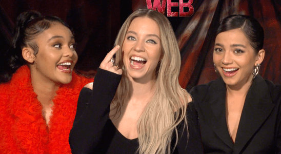 "Je pensais que j'étais en train de mourir": Sydney Sweeney et les acteurs de "Madame Web" parlent de "Hot Ones" et plus