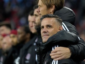 Alors que la moitié du camp d'entraînement de Floride touche à sa fin, le Toronto FC ouvre son calendrier de pré-saison vendredi avec un match contre le Nashville SC.  Le nouvel entraîneur-chef du Toronto FC, John Herdman, est accueilli dans les bras alors qu'il chante l'hymne national avant le match de football de la première mi-temps de la MLS contre Orlando City, à Toronto, le samedi 21 octobre 2023.