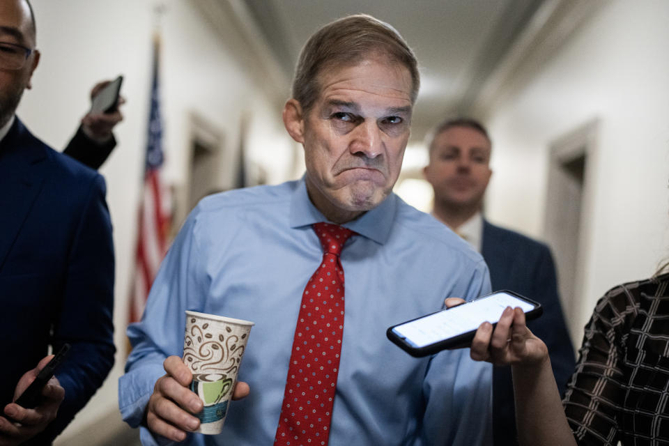 ÉTATS-UNIS - OCTOBRE 24 : le représentant Jim Jordan, R-Ohio, est vu à l'extérieur d'un président de la Conférence républicaine de la Chambre des représentants lors de la réunion électorale de la Chambre, dans le bâtiment Longworth, le mardi 24 octobre 2023. (Tom Williams/CQ-Roll Call, Inc via Getty Images)