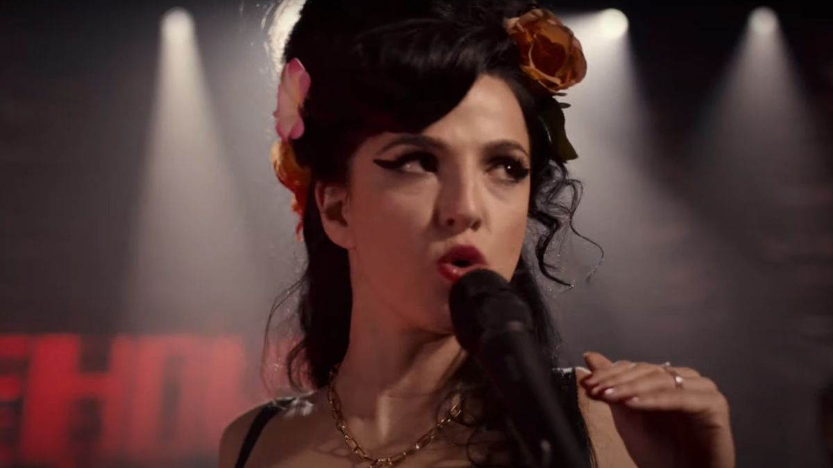 La bande-annonce de Back To Black révèle Amy Winehouse de Marisa Abela après que des photos virales du tournage aient fait exploser Internet
