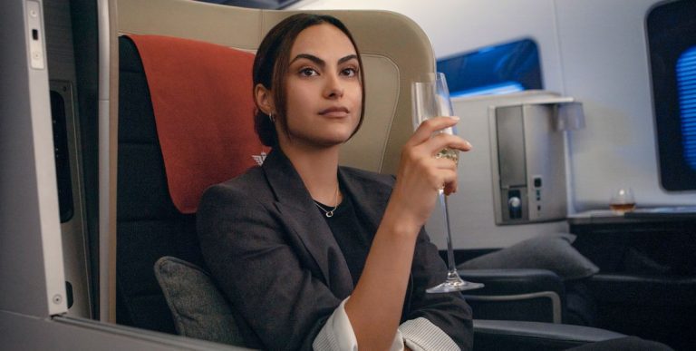 La comédie romantique Upgraded de Camila Mendes obtient une forte note de Rotten Tomatoes
