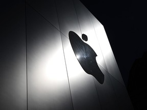 Un Apple Store à San Francisco.  L'entreprise a abandonné son programme de véhicules électriques.