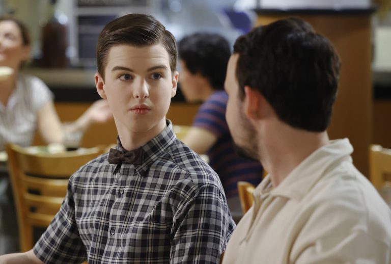 La saison 7 de « Young Sheldon » présente le crossover Doctor Who TARDIS