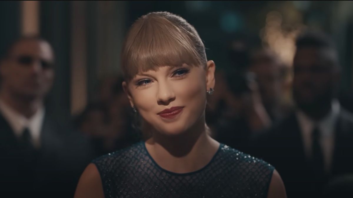 Taylor Swift smiling in the Delicate music video.