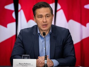 Le chef conservateur Pierre Poilievre s'exprime lors d'une conférence de presse à Vancouver le jeudi 8 février 2024.