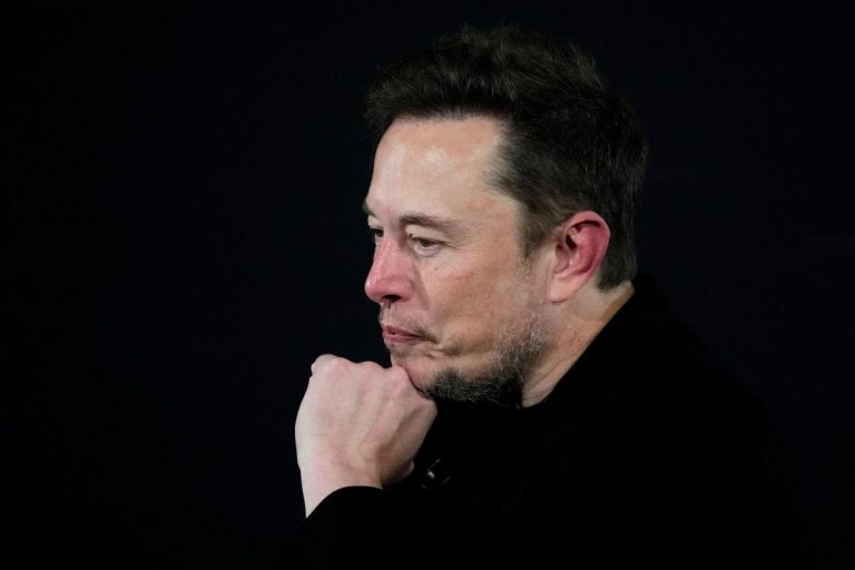 Le tribunal ordonne à Elon Musk de témoigner dans l’enquête de la SEC sur son rachat de Twitter