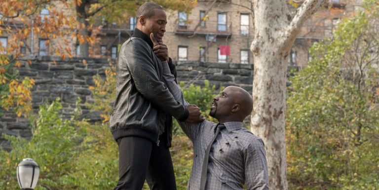 L'écrivain de Luke Cage répond aux réactions négatives autour des scènes de combat des Noirs dans la série
