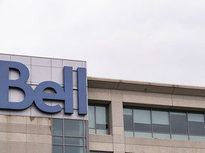 Les micros du cascadeur Stu et d’Angie Poirier sont coupés alors que les compressions de Bell Média se poursuivent