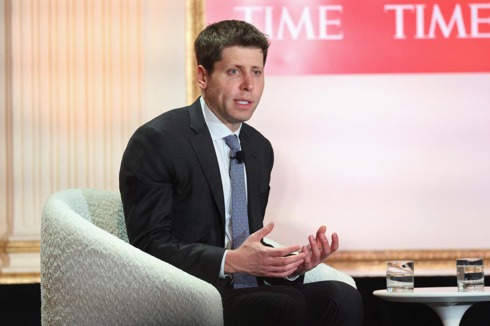 NEW YORK, NEW YORK - 12 DÉCEMBRE : Sam Altman s'exprime sur scène pendant A Year In TIME au Plaza Hotel le 12 décembre 2023 à New York.  (Photo de Mike Coppola/Getty Images pour TIME)