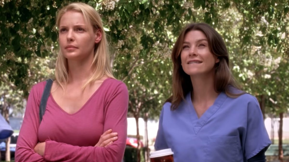 Katherine Heigl as Izzie Stevens and Ellen Pompeo as Meredith Grey on Grey