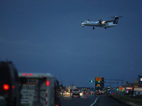 Les super navetteurs évitent les loyers exorbitants en volant de l’Alberta à Vancouver pour le travail