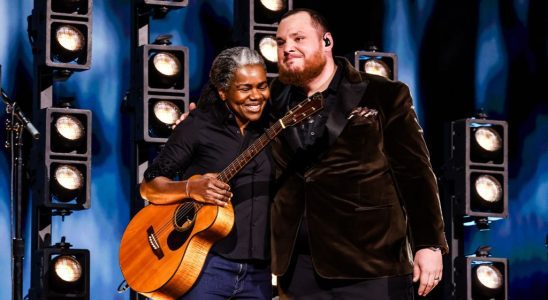 Luke Combs dit que sa performance aux Grammys avec Tracy Chapman est « encore difficile à traiter »