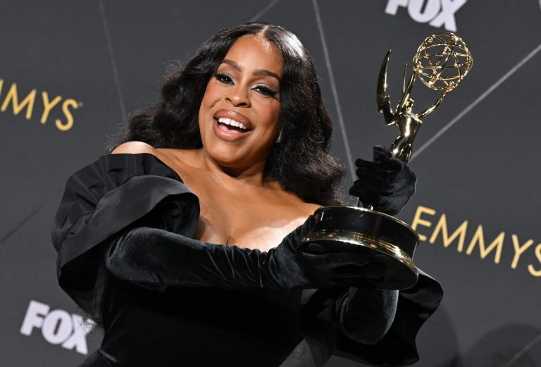 Niecy Nash, Courtney B Vance – Ligne TV