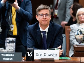 Galen Weston attend de comparaître comme témoin devant le Comité permanent de l'agriculture et de l'agroalimentaire (AGRI) pour enquêter sur l'inflation des prix des aliments à Ottawa, le mercredi 8 mars 2023.