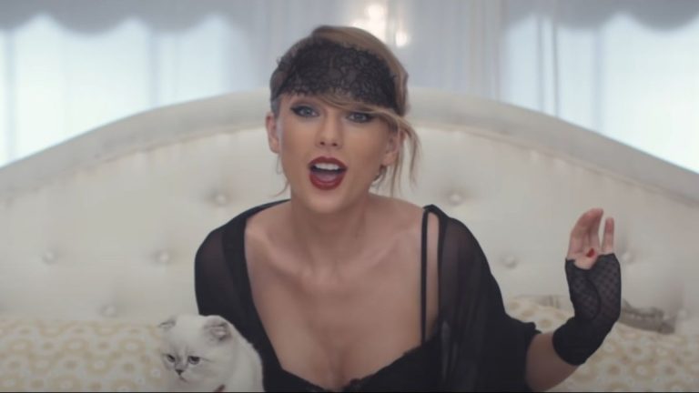  Pourquoi les Swifties australiens crient-ils « Sydney » pendant que Taylor Swift chante « Blank Space » ?  Voici l'histoire derrière le moment de la tournée Viral Eras
