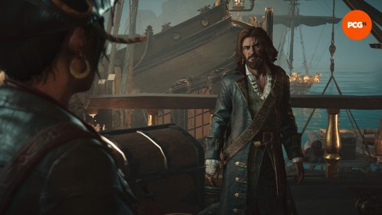 Revue de Skull and Bones : John Scurlock est vêtu de longs vêtements de pirate noirs avec une bordure blanche