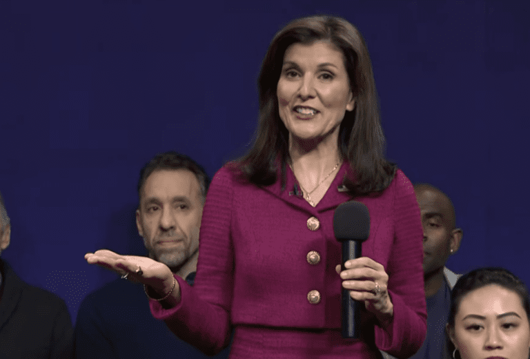 « SNL », la vraie Nikki Haley, s’écrase à l’hôtel de ville de Trump sur CNN [VIDEO] – Ligne TV