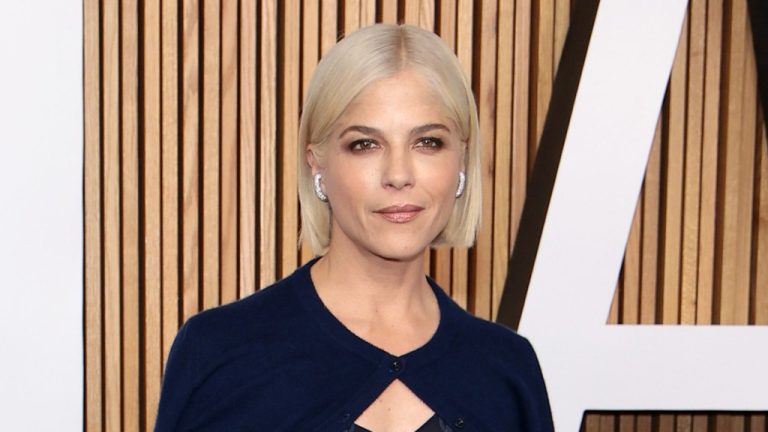 Selma Blair fait face à des réactions négatives suite à un commentaire anti-islam sur les réseaux sociaux concernant la guerre entre Israël et le Hamas
