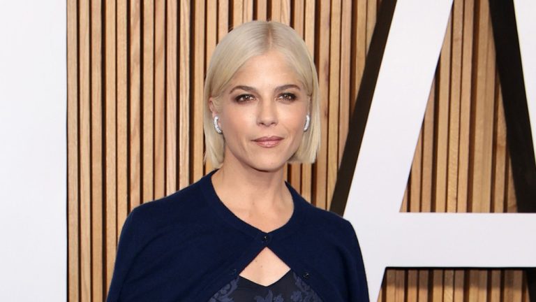 Selma Blair s’excuse suite aux réactions négatives suite à un commentaire anti-islam sur les réseaux sociaux
