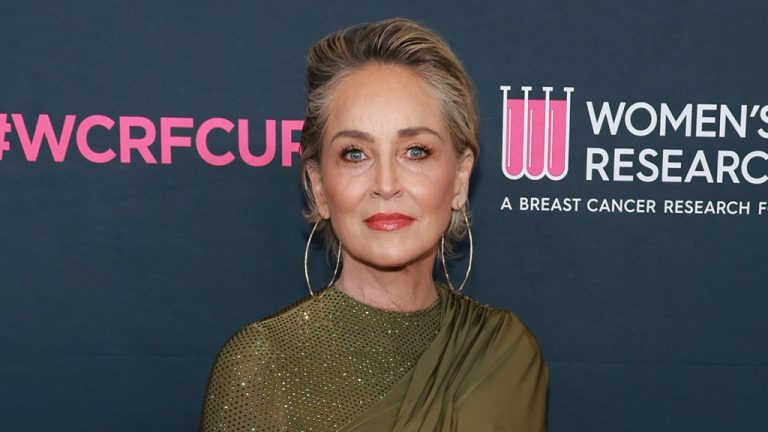 Sharon Stone affirme que la renommée de "Basic Instinct" était si sauvage que la police est venue la protéger lors de la poursuite en voiture d'OJ Simpson
