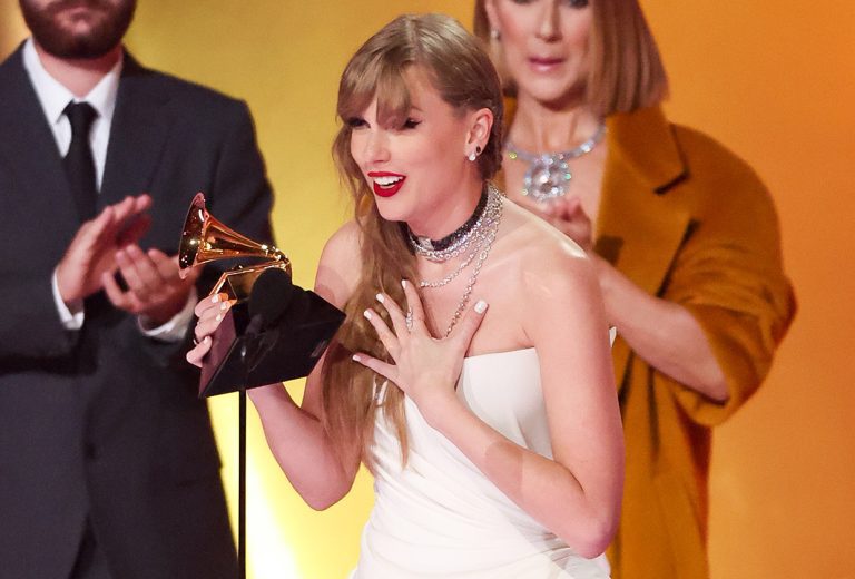 Taylor Swift bat le record des Grammy Awards pour le plus grand nombre de victoires en matière d’album de l’année