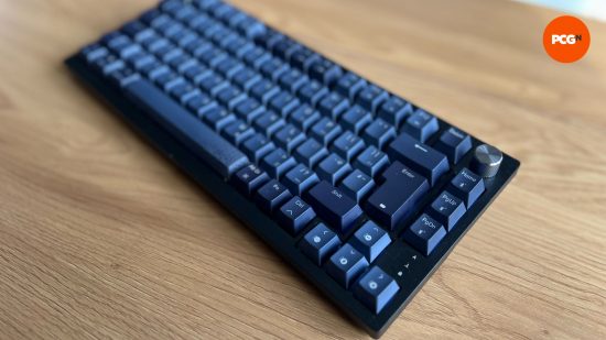 Vue latérale du Corsair K65 Plus Wireless 