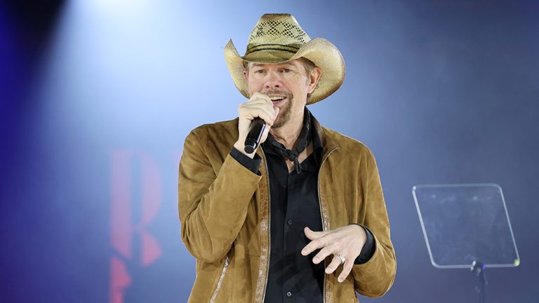 NASHVILLE, TENNESSEE - NOVEMBER 08: Toby Keith performs onstage for the BMI Icon Award during the 2022 BMI Country Awards at BMI on November 08, 2022 in Nashville, Tennessee. (Photo by Jason Kempin/Getty Images for BMI)