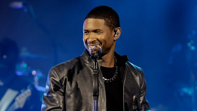 Usher dit que le spectacle de la mi-temps du Super Bowl rendra hommage aux artistes noirs qui l'ont précédé
