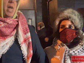 WARMINGTON : Les manifestations anti-israéliennes devant chez Yuk Yuk n’étaient pas une affaire de rire