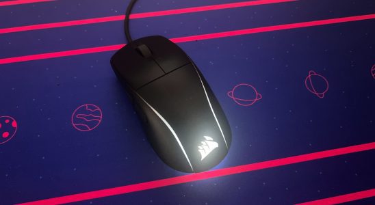 Test Corsair M75 – un nouveau standard pour les souris de jeu filaires