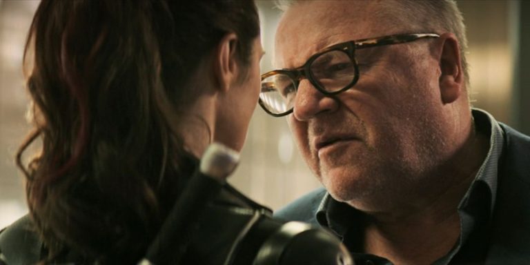 Ray Winstone explique pourquoi le tournage de Black Widow était "destructeur d'âme"
