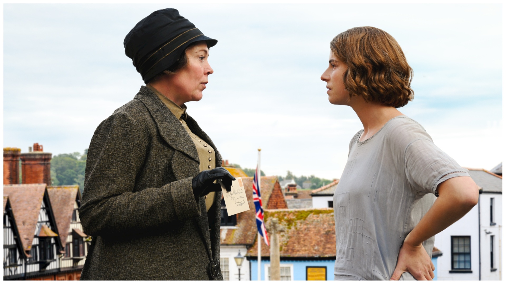 Olivia Colman et Jessie Buckley dans Wicked Little Letters (2023)