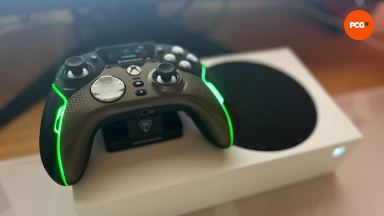 Contrôleur Turtle Beach Stealth Ultra connecté à une Xbox Series S