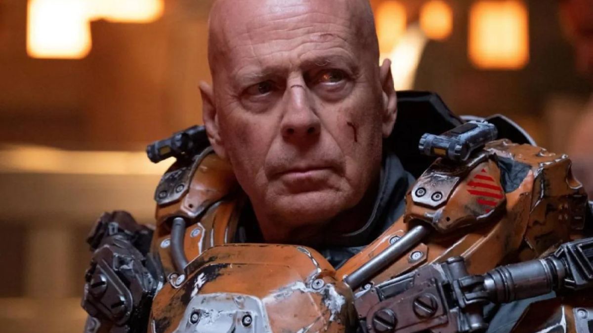 Bruce Willis dans un costume mécanique.  Cette image fait partie d'un article sur les Golden Raspberry Awards qui doivent être retirés.