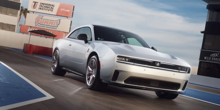 Dodge lance la Charger Daytona électrique 2024, avec 670 chevaux