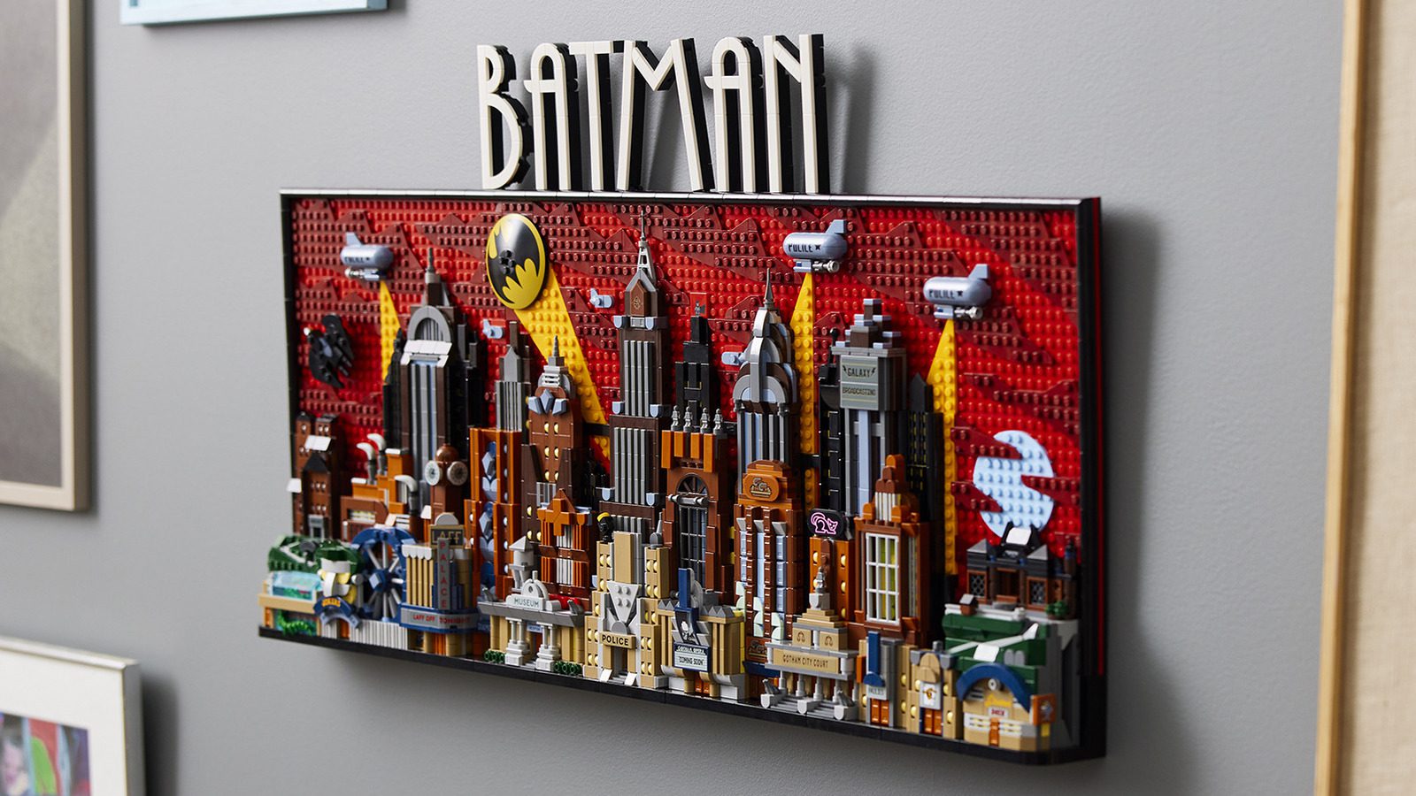 Trucs sympas : LEGO révèle l'horizon en briques de construction de Gotham City de Batman : la série animée
