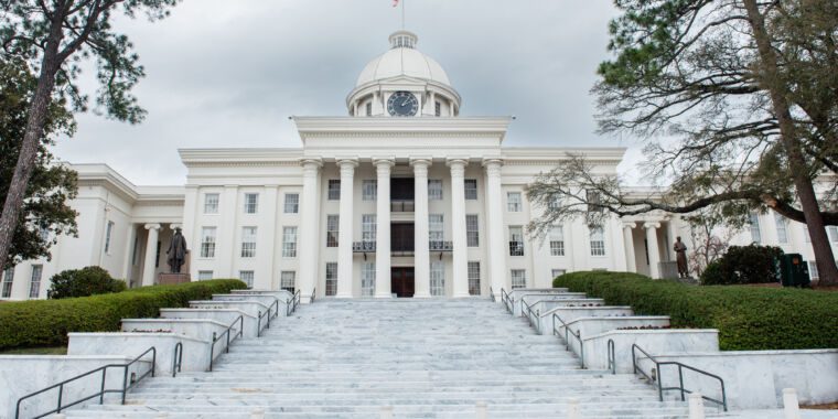 Après avoir statué que les embryons sont des enfants, l’Alabama adopte à la hâte des protections contre la FIV