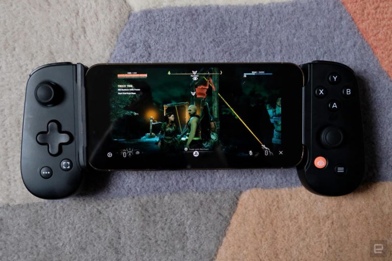 La manette de jeu mobile Backbone One est actuellement à 30 % de réduction