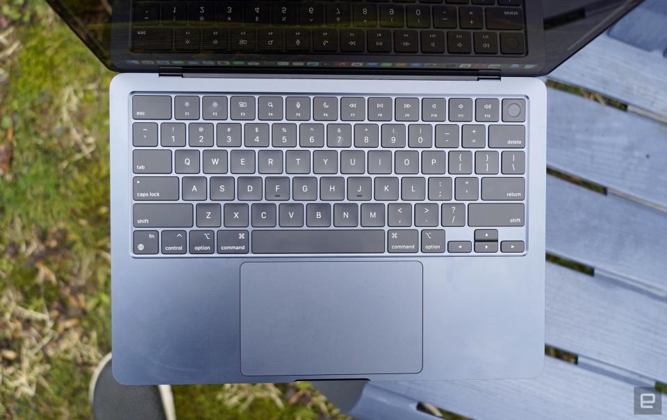 MacBook Air M3 13 pouces depuis le haut