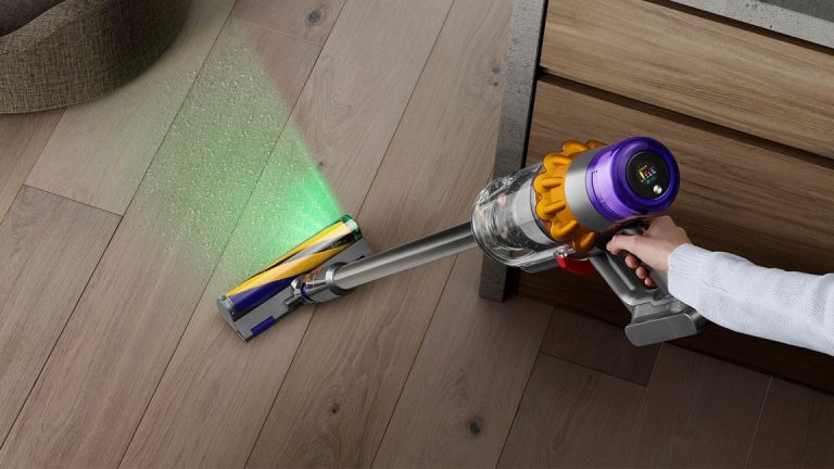 L’aspirateur sans fil Dyson V15 Detect est à 180 $ de réduction aujourd’hui seulement